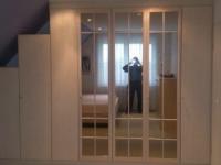 Kleiderschrank nach links abgestuft mit Spiegelfront 