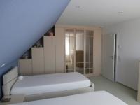 Zimmereinrichtung für Schlafzimmer mit zwei Betten
