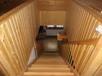 Holztreppe Ansicht von oben und Holzdecke