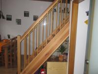 Holztreppe seitliche Ansicht 