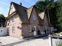 Hausansicht Haustür weiß mit Lichtausschnitten und Rundbogen mit Lichtausschnitten