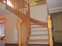 Holztreppe gewendelt