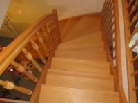 Holztreppe gewendelt