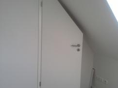 Abgeschrägte Innentür in weiß