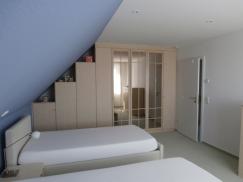 Zimmereinrichtung für Schlafzimmer mit zwei Betten