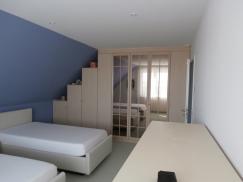 Zimmereinrichtung für Schlafzimmer mit zwei Betten
