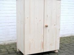 Puppenschrank mit Türknopf
