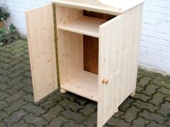 Puppenschrank geöffnet