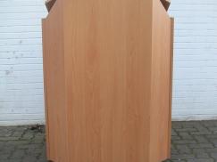 Rednerpult aus Holz Ansicht von hinten