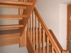 Holztreppe Ansicht von links