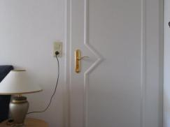 Innentür weiß mit goldenem Griff