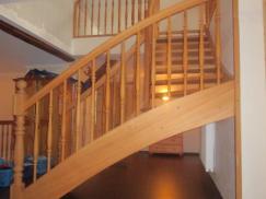 Holztreppe gewendelt