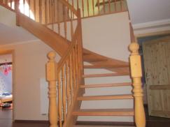 Holztreppe gewendelt