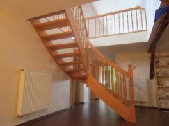 Holztreppe gewendelt