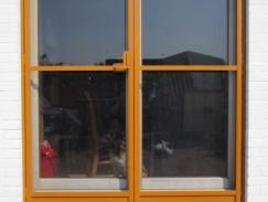 Außenansicht Holz-Terrassentür mit Seitenteil und Insektenschutz