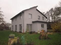 Hausansicht Fenster anthrazit mit weißem Innenrahmen