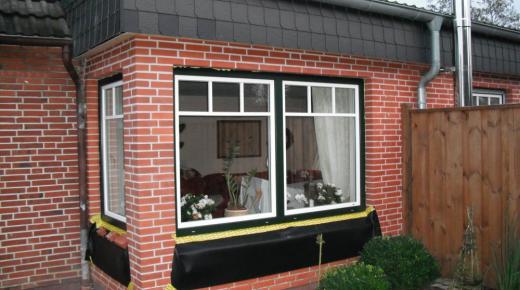 Fenster grün mit innerem Ramen in weiß 
