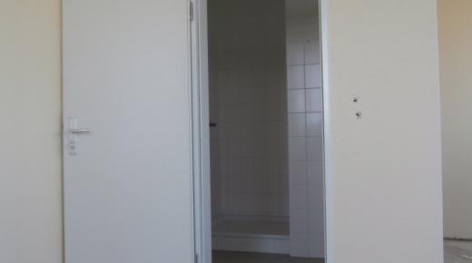 Ziehen einer Wand und Einbau einer Innentür