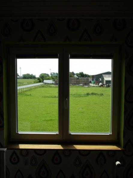 Innenansicht Fenster weiß mit Holzfensterbank 