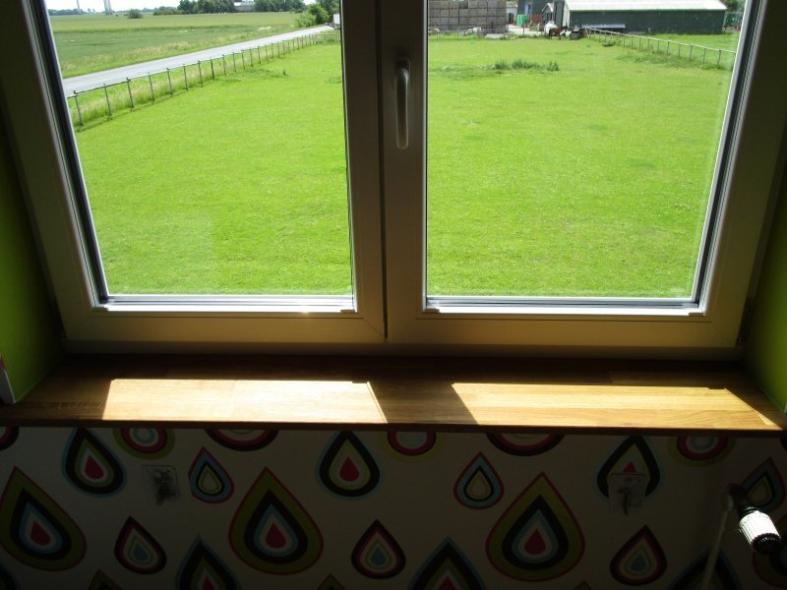 Innenansicht Fenster weiß mit Holzfensterbank 