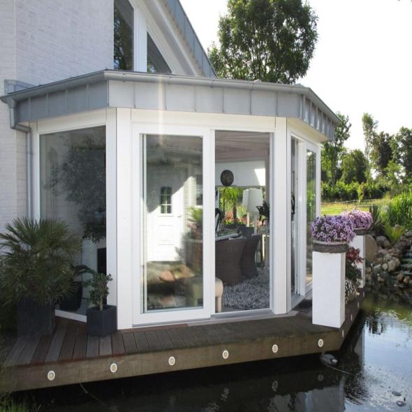 Wintergarten an Teich