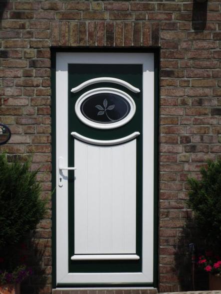Nebeneingangstür mit Ornament
