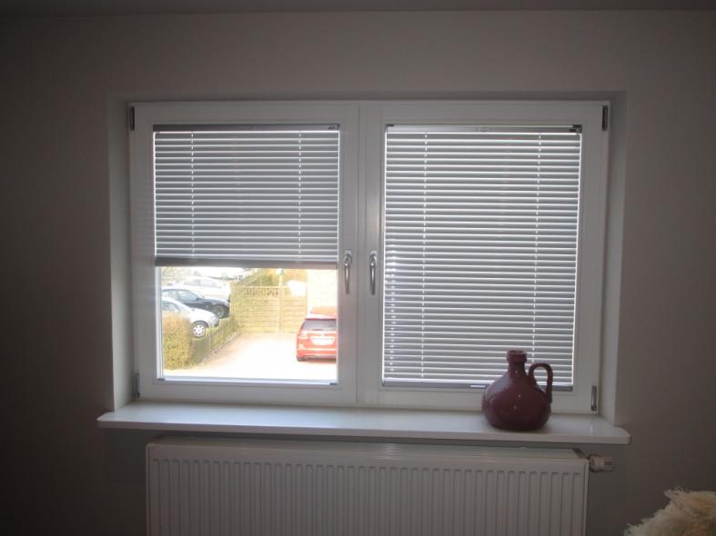 Jalousie "TwinLine" Lamellen runter gestellt