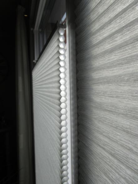 lichtdurchlässiges Wabenplissee