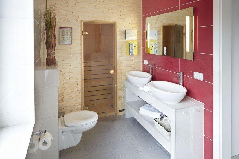 Badezimmer in Apartment mit Sauna