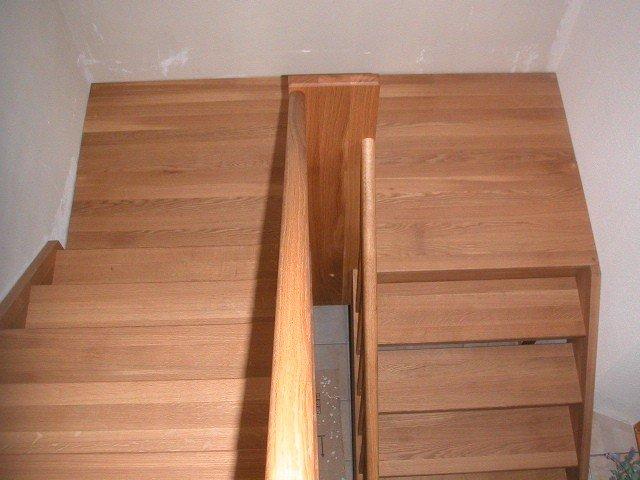 Gewendelte Holztreppe Ansicht von oben 