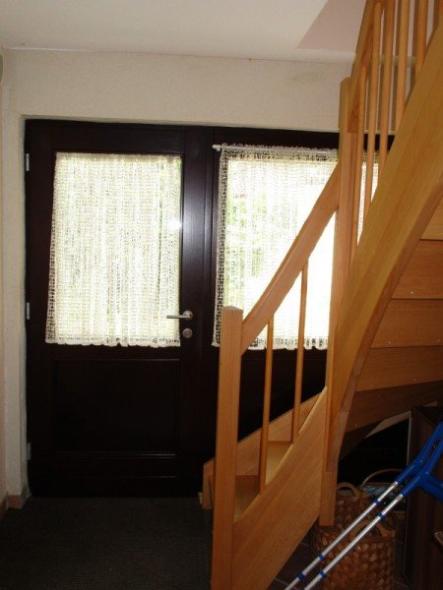 Holztreppe gewendelt mit Sicht von unten