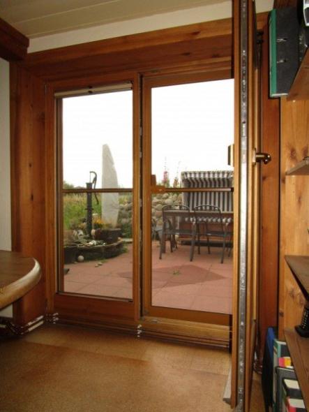Innenansicht Holz-Terrassentür mit Seitenteil und Insektenschutz