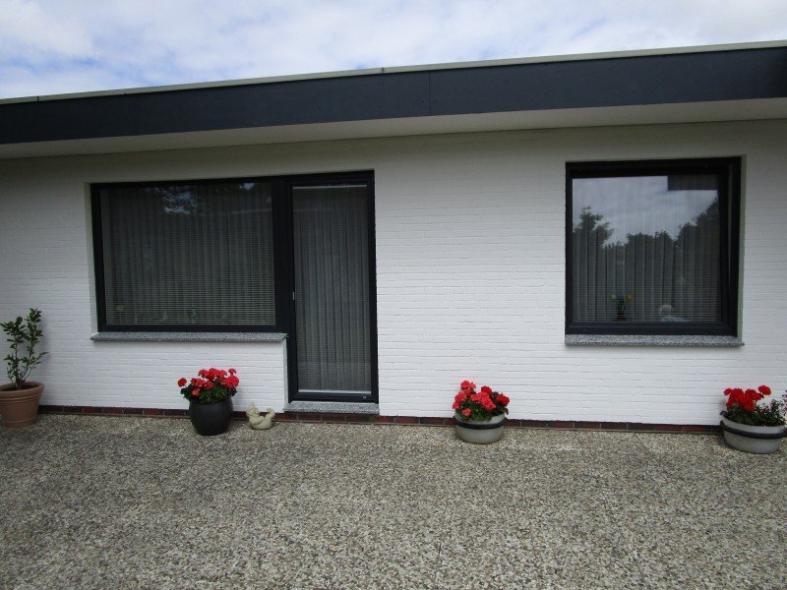 Fenster und Terrassentür mit breiten Seitenteil in anthrazit 