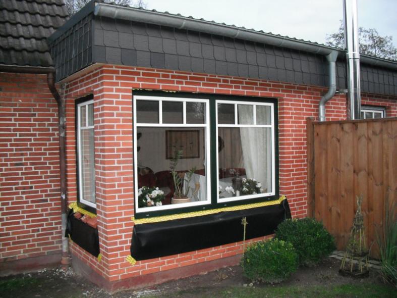 Fenster grün mit innerem Ramen in weiß 