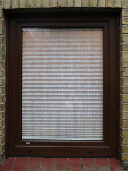 lichtdurchlässiges Plissee "Fischernetz" außen Ansicht