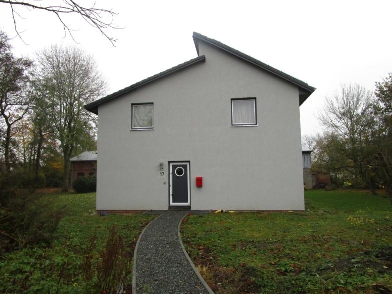 Hausansicht Haustür anthrazit mit rundem Lichtausschnitt