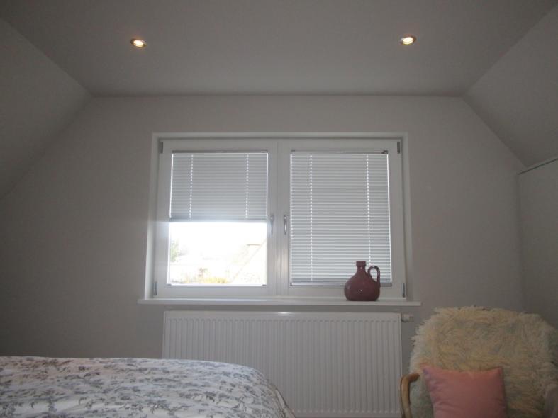 Jalousie "TwinLine" Lamellen runter gestellt