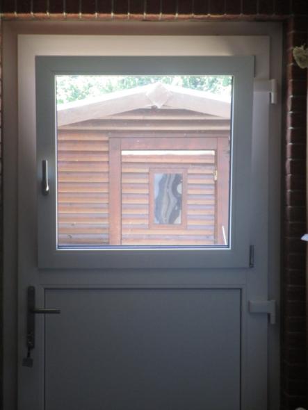 Nebeneingangstür mit gangbaren Flügel innen