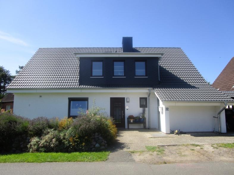 Fenster und Haustür in anthrazit